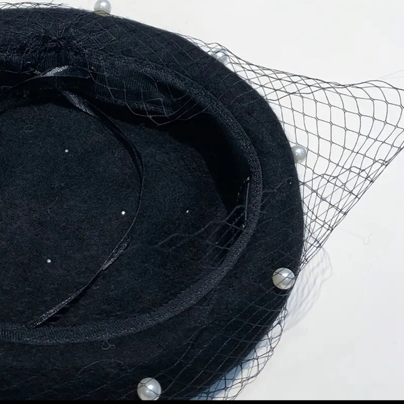 Black Wool Beret Hat with fishnet and pearls - Picture 2 of 3
